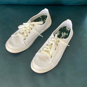 L.L. Bean White Canvas Sneakers with Red Soles Size 7.5